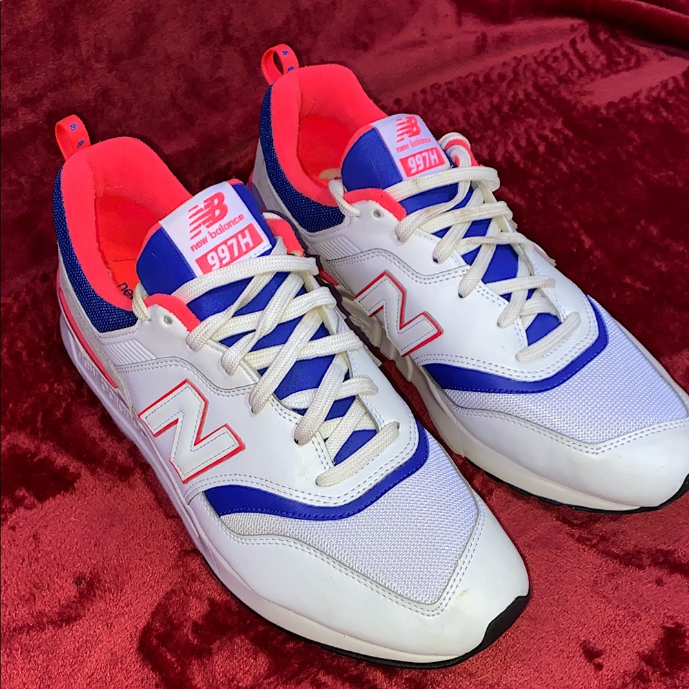 New balance blue and pink men’s sneakers